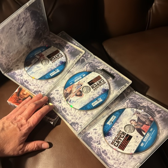 $5 bundled - Deadliest Catch the Complete Second Season and Season 3 DVDs - Picture 4 of 8